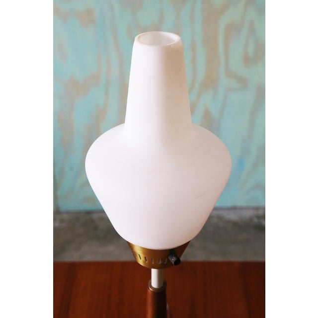 Mid-Century Modern Vintage Gerald Thurston for Lightolier Scandia Brass Milk Glass Table Lamp For Sale - Image 3 of 11
