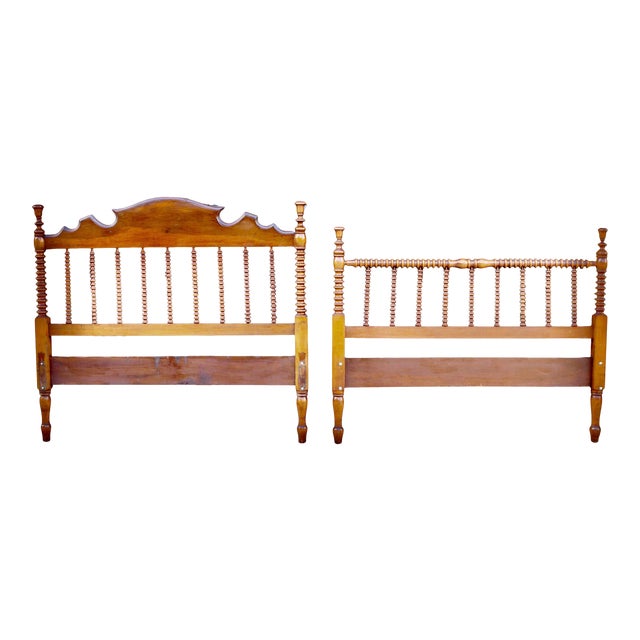 Late 19th C. Queen Anne Walnut Spool Spindle Bobbin Full Size Bed