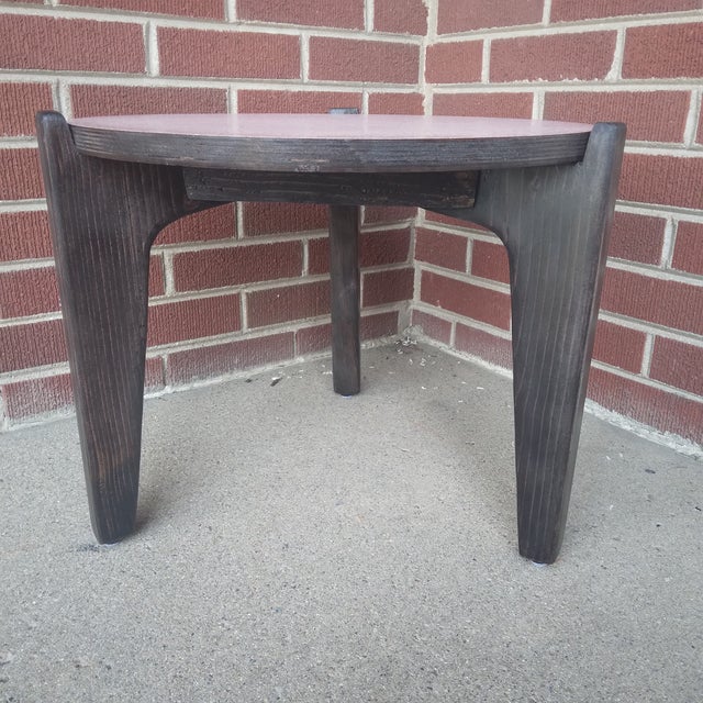 Mid-Century Modern Mid-Century Modern Pink Laminate Side Table With Wooden Legs For Sale - Image 3 of 7