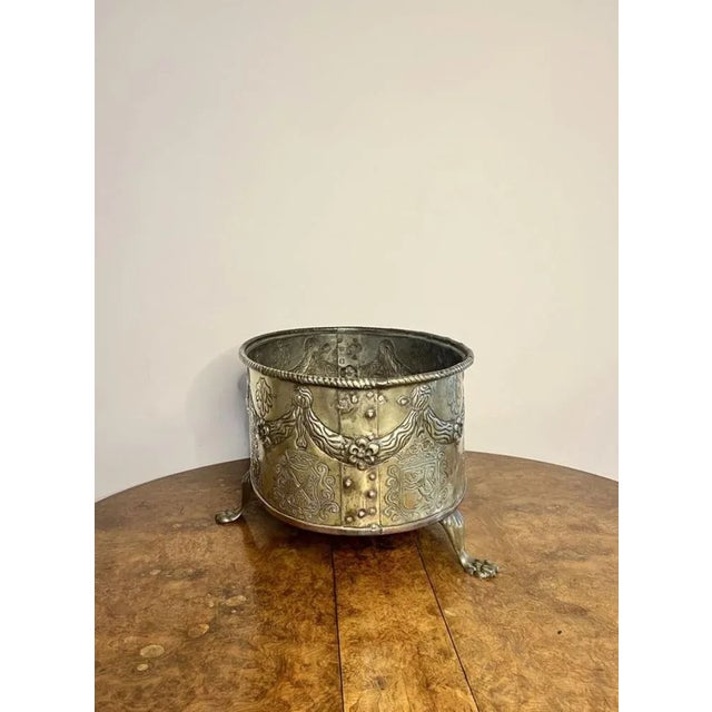 Antique Victorian Dutch Coal Bucket in Brass, 1860 For Sale - Image 4 of 11