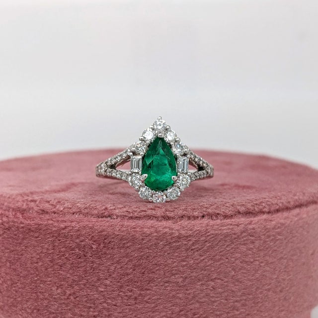 Green GIA Certified Colombian Emerald Ring w Earth Mined Diamonds in Solid 14K Gold For Sale - Image 8 of 10