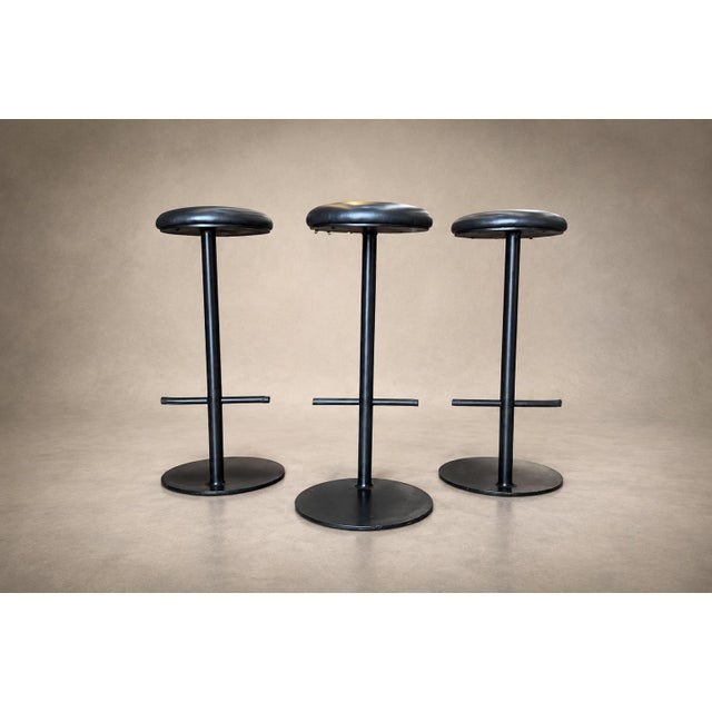 Mid-Century Modern Ricardo Fasanello “Ciranda” Bar Stools in Black Carbon Steel and Original Leather, Set of Three, Brazil, 1986 For Sale - Image 3 of 18