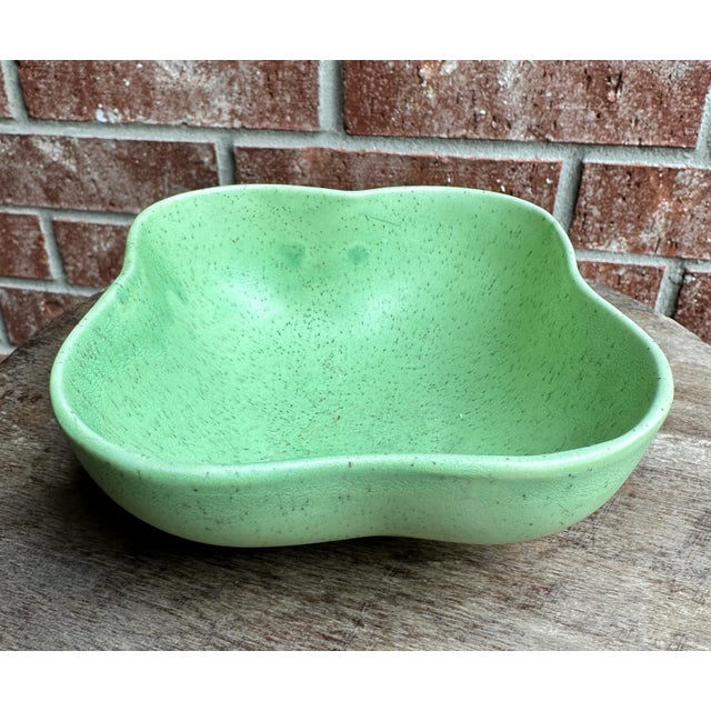 1950s 1950s Vintage Atomic Speckled Mint Green American Pottery Bowl Catchall For Sale - Image 5 of 5