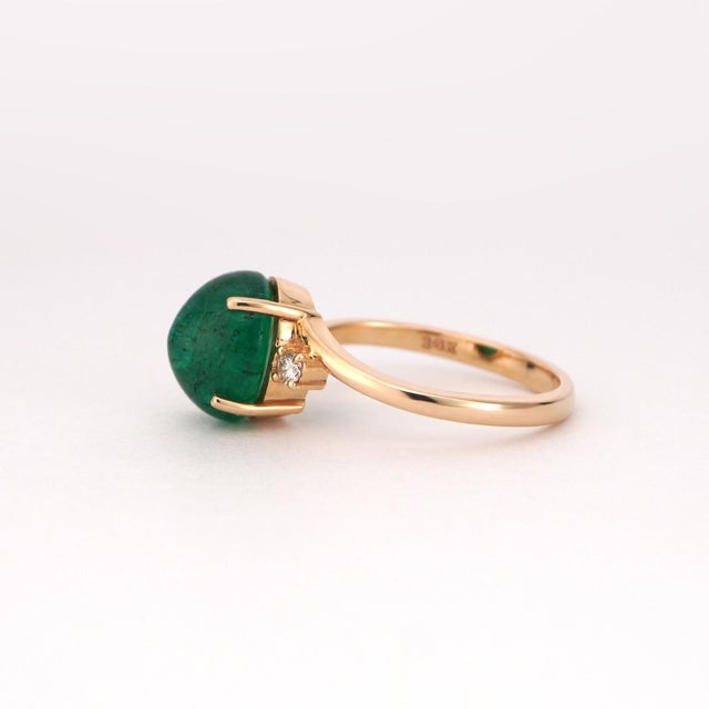 14k Yellow Gold Ring With 3.33ct Cabochon Emerald and Diamonds For Sale In New York - Image 6 of 8