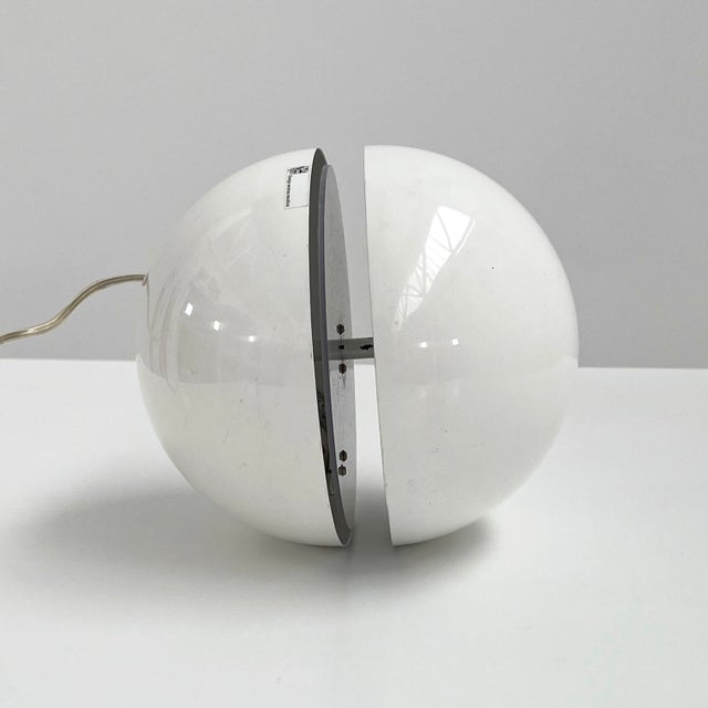 1970s White Sphera Table Lamp by Andrea Modica for Lumess, 1970s For Sale - Image 5 of 9