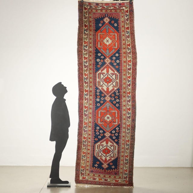 Serabend rug in cotton and wool; fine knot. Manual manufacturing. This piece is attributed to the mentioned...
