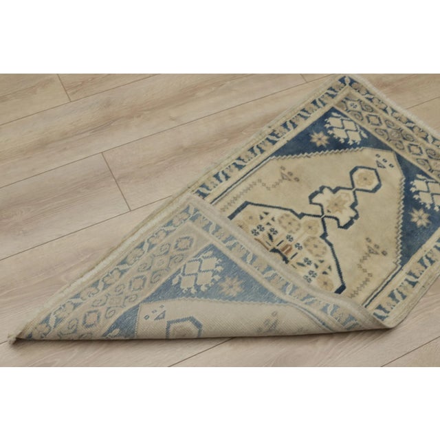 Textile 1980s Turkish Cream Medallion Handmade Rug For Sale - Image 7 of 8