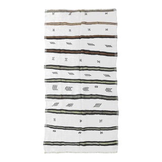 Embroidered Hemp Vintage Kilim Rug - 5`1" X 9`6" For Sale