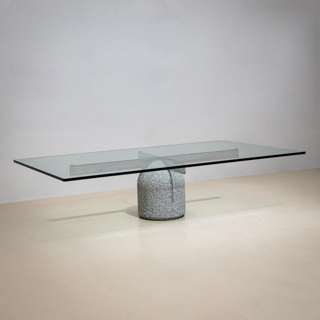 Modern “Paracarro” coffee table designed by Giovanni Offredi for Saporiti in the 1970s. The table features a rectangular,...