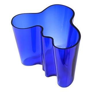 Large Cobalt Blue Savoy Vase in Glass by Alvar Aalto for Iittala, 1992 For Sale