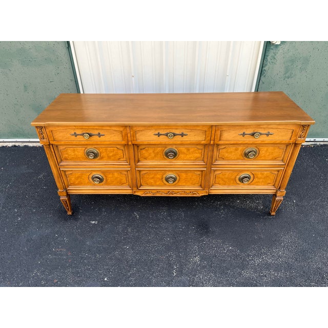 Late 20th Century Vintage 9-Drawer Neoclassical Fruitwood and Burl Dresser For Sale - Image 5 of 12