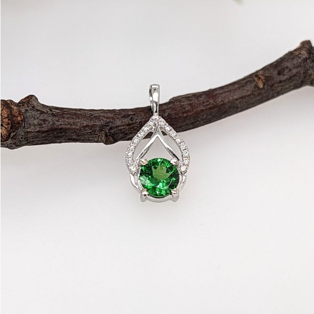 Modern Tsavorite Pendant with Natural Diamonds in Solid 14K White Gold Round 5.5mm For Sale - Image 3 of 8