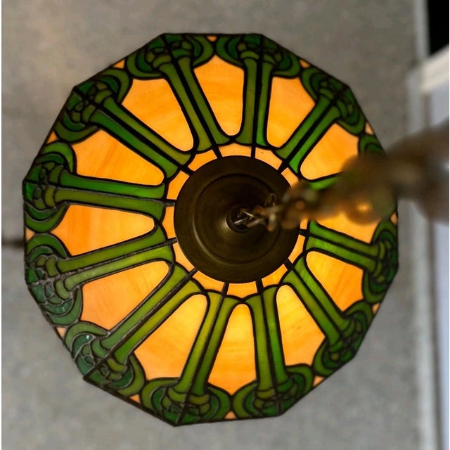 Early 20th Century Antique Arts & Crafts j.a. Whaley & Co. Rare Mixed Slag & Stained Glass 12-Sided Swag Pendant Chandelier Lamp For Sale - Image 5 of 12