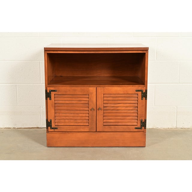 American Ethan Allen American Colonial Solid Maple Media Cabinet or Bedside Chest For Sale - Image 3 of 13