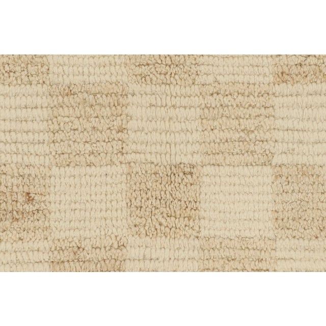 Moroccan Rug & Kilim’s Contemporary Rug in Beige and Cream White Geometric Pattern - 14x20 For Sale - Image 3 of 7