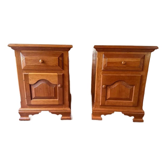 Late 20th Century Pair of Contemporary Style Solid Wood 1 Drawer Nightstands For Sale