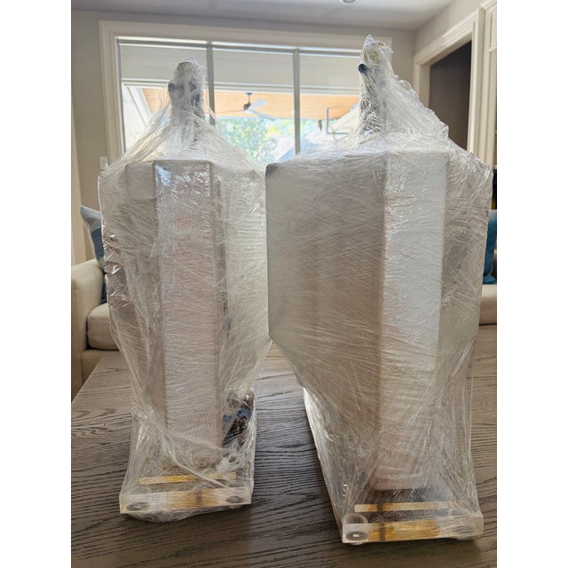 1990 Casual Lamps of California Monumental Brutalist Plaster & Lucite Table Lamps – Pair For Sale - Image 17 of 18