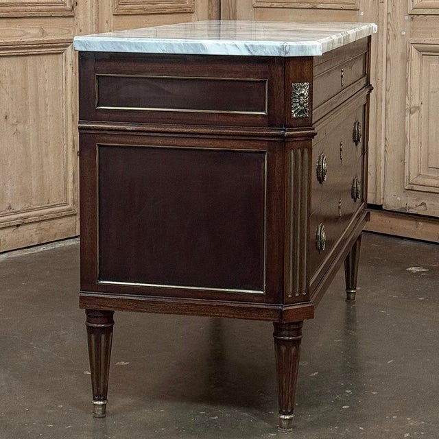 Mid-Century French Mahogany Commode With Carrara Marble Top in Louis XVI Style For Sale - Image 11 of 17