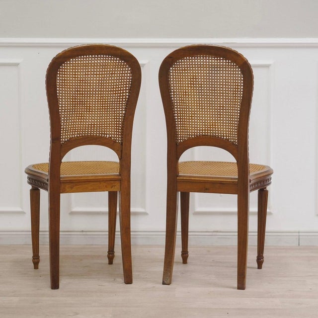 This charming set of chairs combines french refinement with the airy lightness of country style. The backrests and seats...