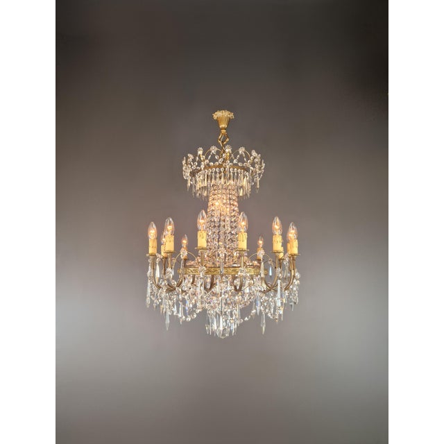 Exquisite restored chandeliers – timeless elegance and expert craftsmanship Lovingly and expertly restored in Berlin,...