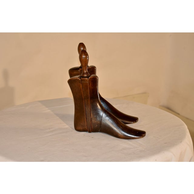 Victorian Pair of Late 19th Century English Oak Boot Lasts For Sale - Image 3 of 5