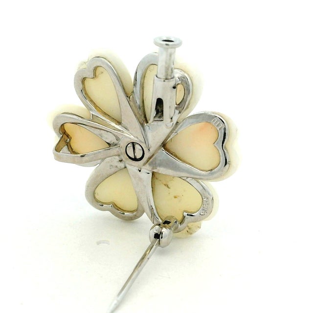 1970s Vintage Italian 18k White Gold Mother-of-Pearl Diamond Flower Brooch, 1970s For Sale - Image 5 of 16