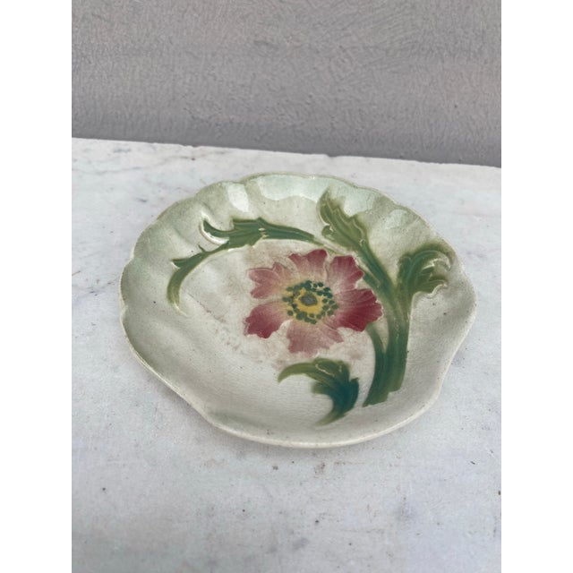 Majolica Shell Dish Keller & Guerin Saint Clement Circa 1900. Decorated with a flower.