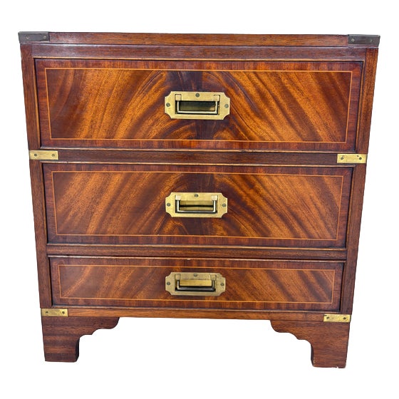 English Chest of Drawers in Mahogany For Sale