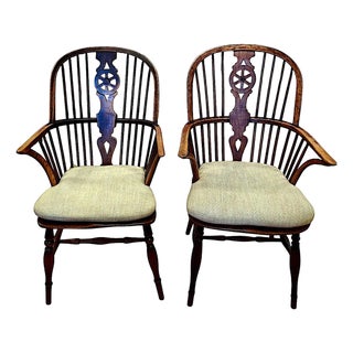 A Matched Pair of Mid 19th-Century English Wheel-Back Windsor Armchairs For Sale