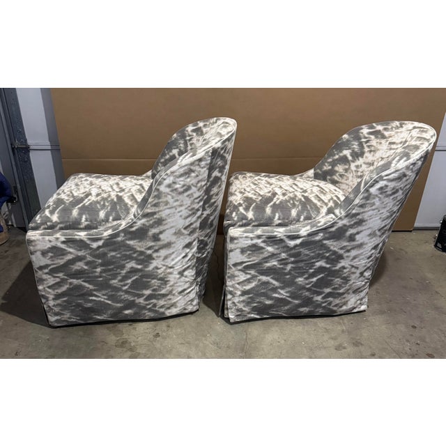 2020s Pair of Luxe Lee Industries Chairs 2421-01 & Pair Swivel Ottomans 1430-00 For Sale - Image 5 of 12