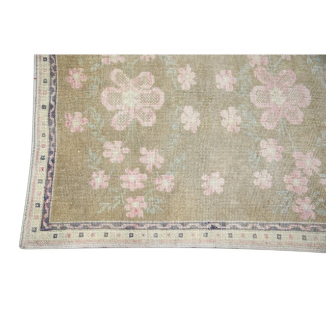 Traditional Early 21st Century Tan & Pink Floral Design Handwoven Wool Vintage Turkish Runner 3'2" X 9'2" For Sale - Image 3 of 6