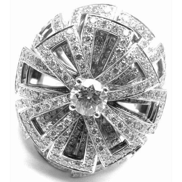 Chanel Flower 18k White Gold Diamond Large Ring, size 6 For Sale In Philadelphia - Image 6 of 12