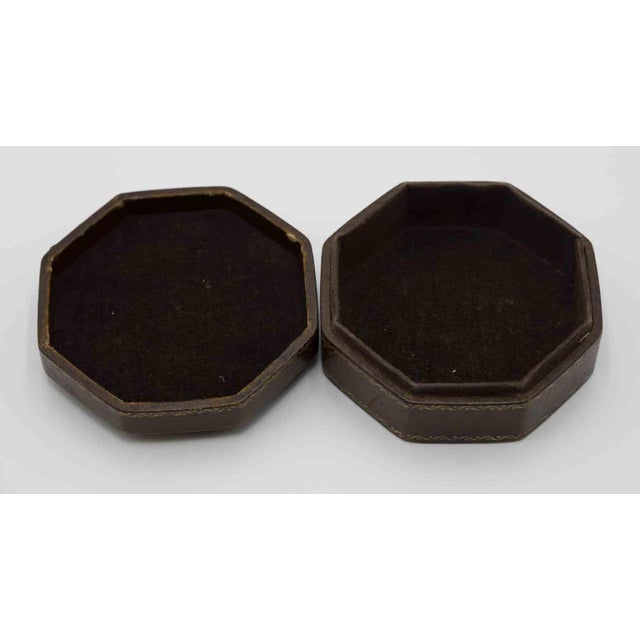 Octagonal leather box original of 1950s. Gold fire decorations. Florentine art. Measures: 10x10 cm. Good condtions.