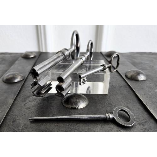 Gray Antique Italian Safe Strong Box in Wrought Iron, 1700s For Sale - Image 8 of 9