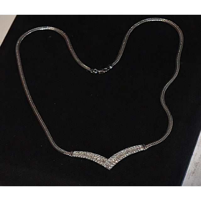 Metal 14kt White Gold and Diamond v-Shaped Herringbone Chain Necklace For Sale - Image 7 of 18