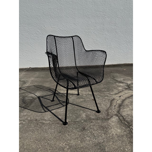 Russell Woodard Vintage Attributed to Russell Woodard Sculptura Chair – Mid Century Modern Wrought Iron Patio Chair – Restored Black Outdoor Mesh Chair For Sale - Image 4 of 4