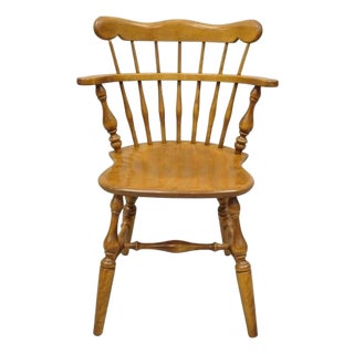 Late 20th Century Ethan Allen Heirloom Nutmeg Maple Windsor Comb Back Dining Side Chair For Sale