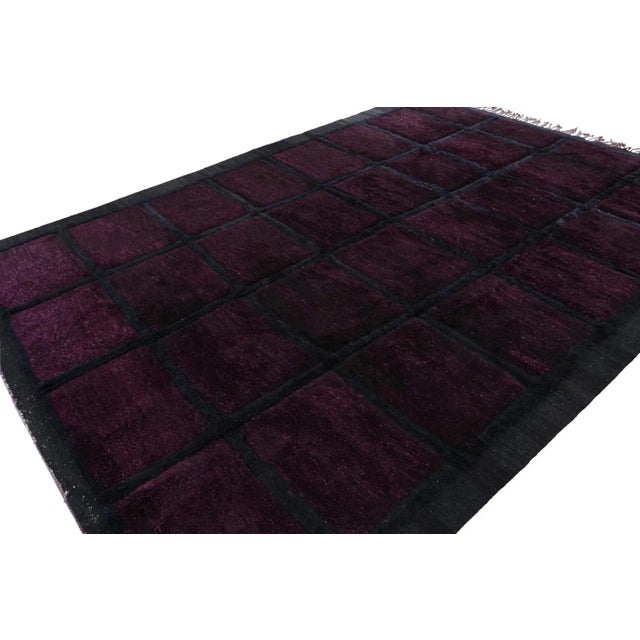 Hand-knotted in wool, this modern 9x12 Moroccan rug by Rug & Kilim explores a blend of minimalism and Art Deco...