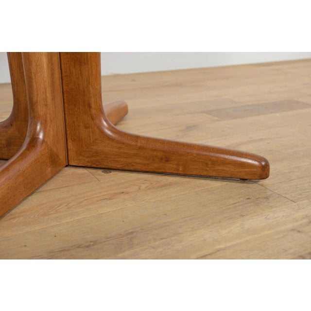 Mid-Century Round Walnut Extendable Dining Table, United Kingdom, 1950s For Sale - Image 15 of 17