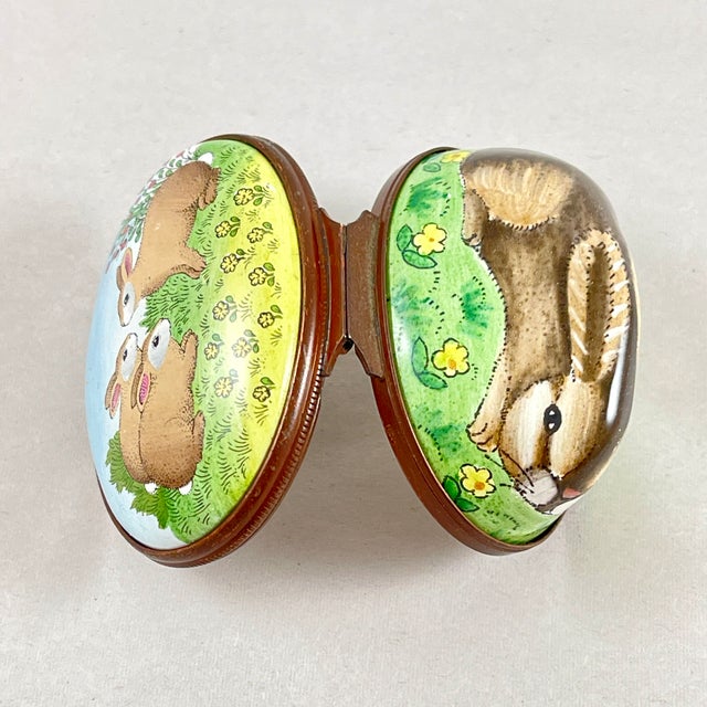 English Halcyon Days English Bilston Porcelain Rabbit Trinket Box For Sale - Image 3 of 9