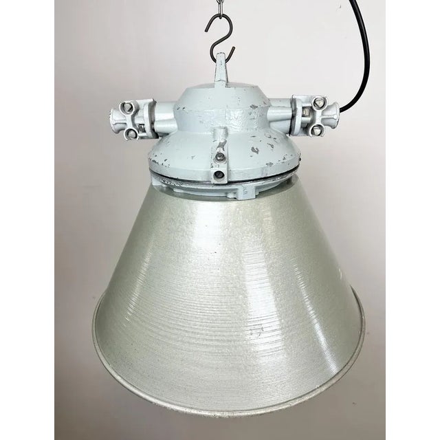 Industrial Explosion Proof Lamp with Aluminium Shade from Elektrosvit, 1970s For Sale - Image 4 of 13