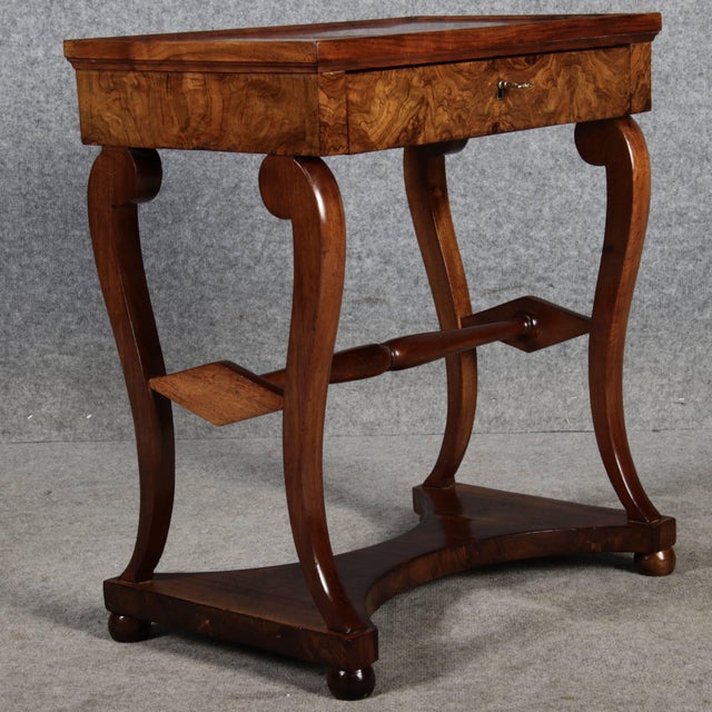Small Antique Biedermeier Side Table in Walnut, 1830 For Sale - Image 16 of 18