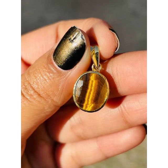 Boho Chic Oval Cut Tiger's Eye Gemstone Pendant in 18k Yellow Gold For Sale - Image 3 of 7