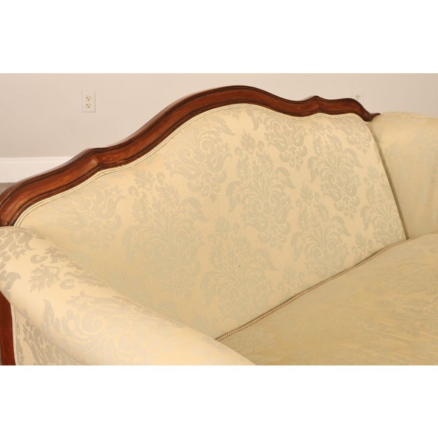 Ethan Allen French Louis XV Style Camelback Sofa For Sale In Philadelphia - Image 6 of 18