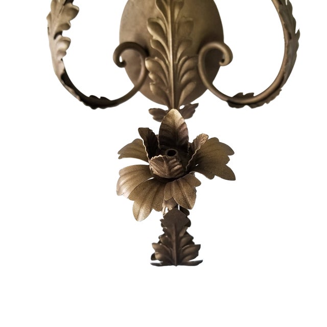 French Antiqued Bronze Acanthus Leaf Wall Sconce For Sale - Image 3 of 5