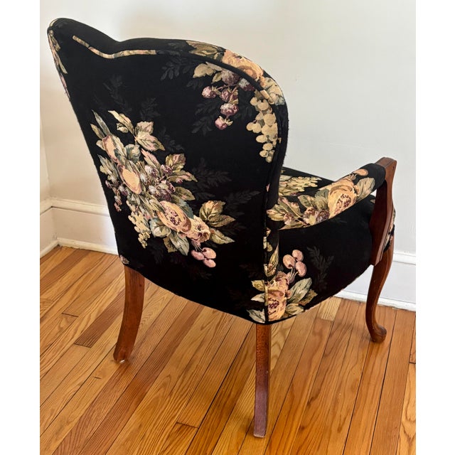Late 20th Century French Louis XV Style Bergere Chair Upholstered in Pomegranate and Floral Fabric For Sale - Image 6 of 12