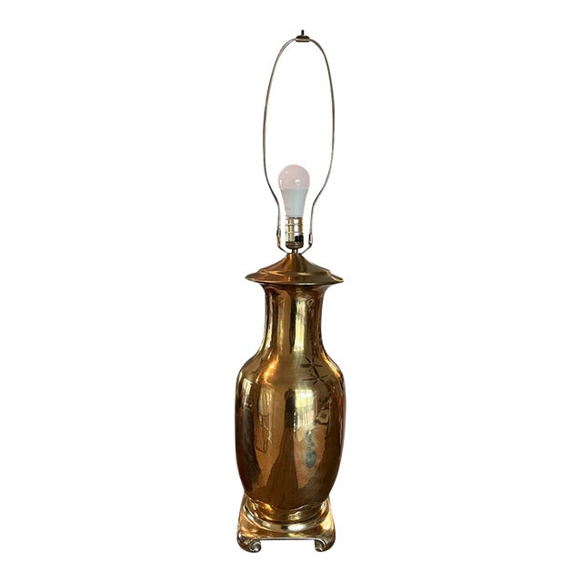 Vintage Hollywood Regency Polished Brass Urn Table Lamp With Scroll Feet, 35” For Sale