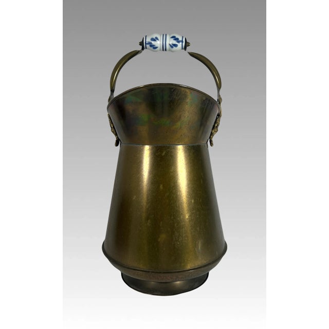 Mid 20th Century Vintage Brass Coal Scuttle With Blue and White Delft Porcelain Handle and Brass Lion Head Accents For Sale - Image 5 of 11