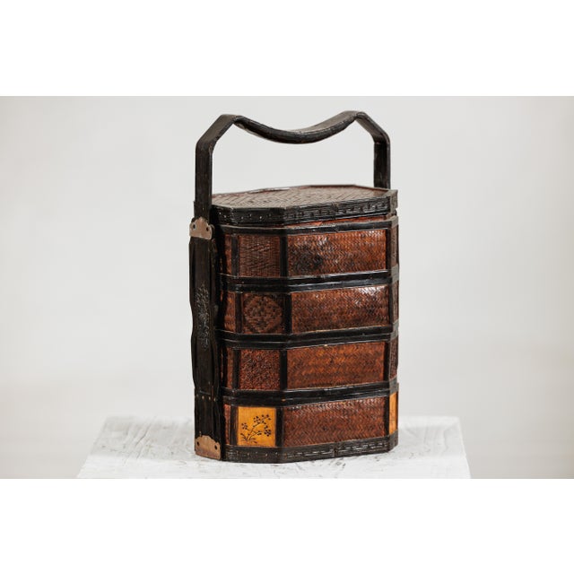 Mid 20th Century Chinese Hexagonal Four-Tier Woven Bamboo Basket with Carved Handle For Sale - Image 4 of 18