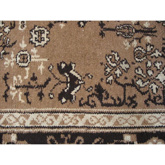 Early 20th Century 1920s Tan Taupe Medallion Traditional Antique Indian Agra Rug 4'6" X 6'6" Knotted Pile Wool Carpet For Sale - Image 5 of 6